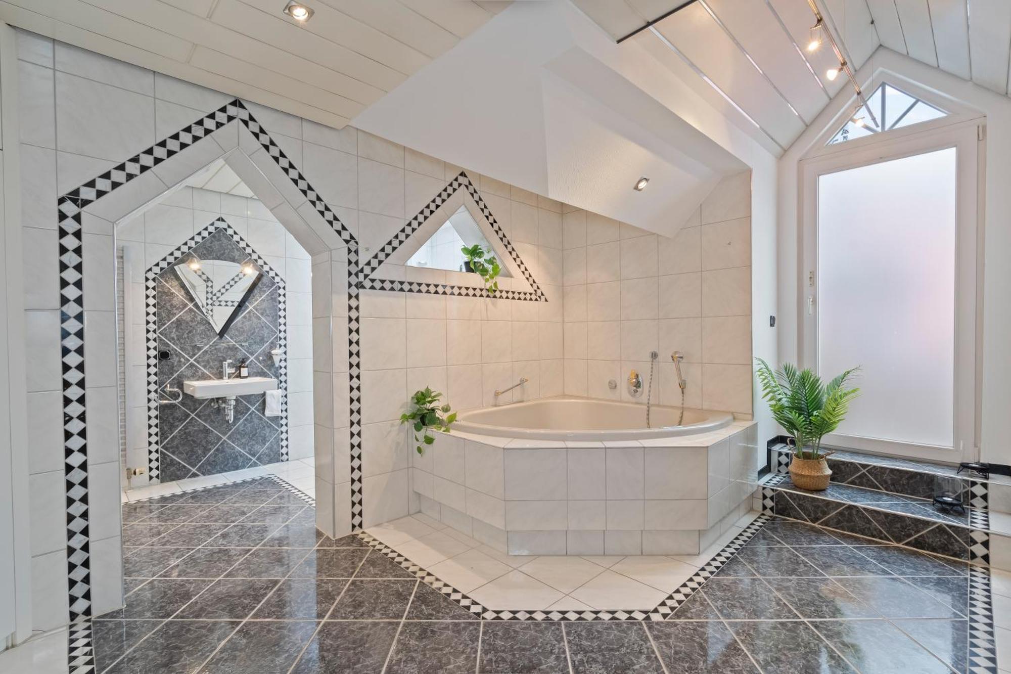 Stadtoase Fulda Mit Flair - Whirlpool, Balkon, 2Xparkplaetze, Highspeed Wlan 外观 照片