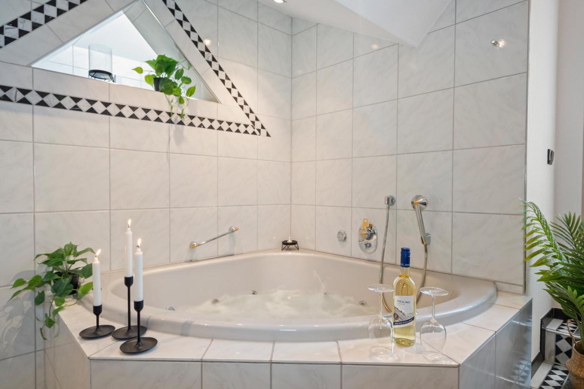 Stadtoase Fulda Mit Flair - Whirlpool, Balkon, 2Xparkplaetze, Highspeed Wlan 外观 照片
