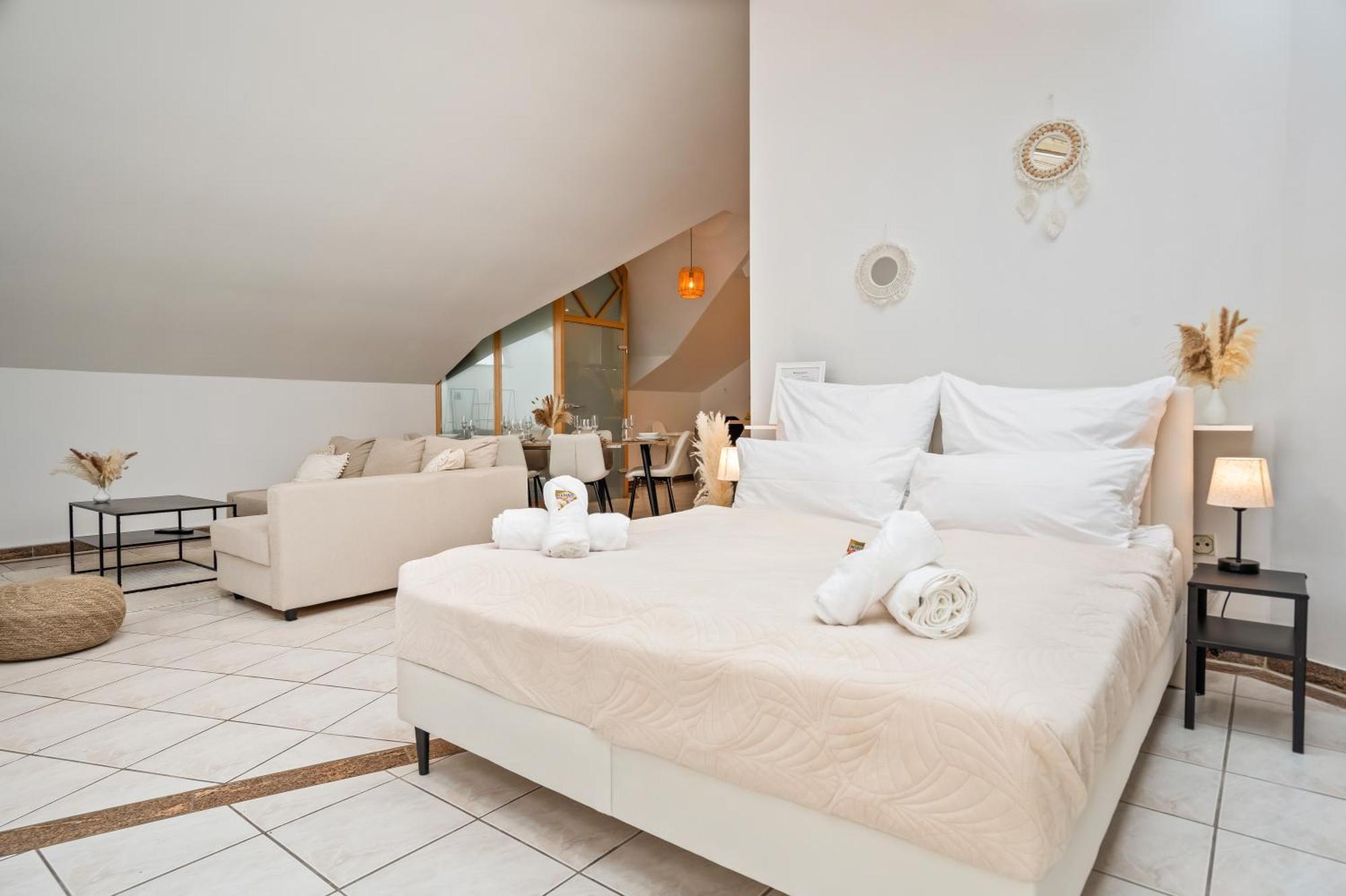 Stadtoase Fulda Mit Flair - Whirlpool, Balkon, 2Xparkplaetze, Highspeed Wlan 外观 照片